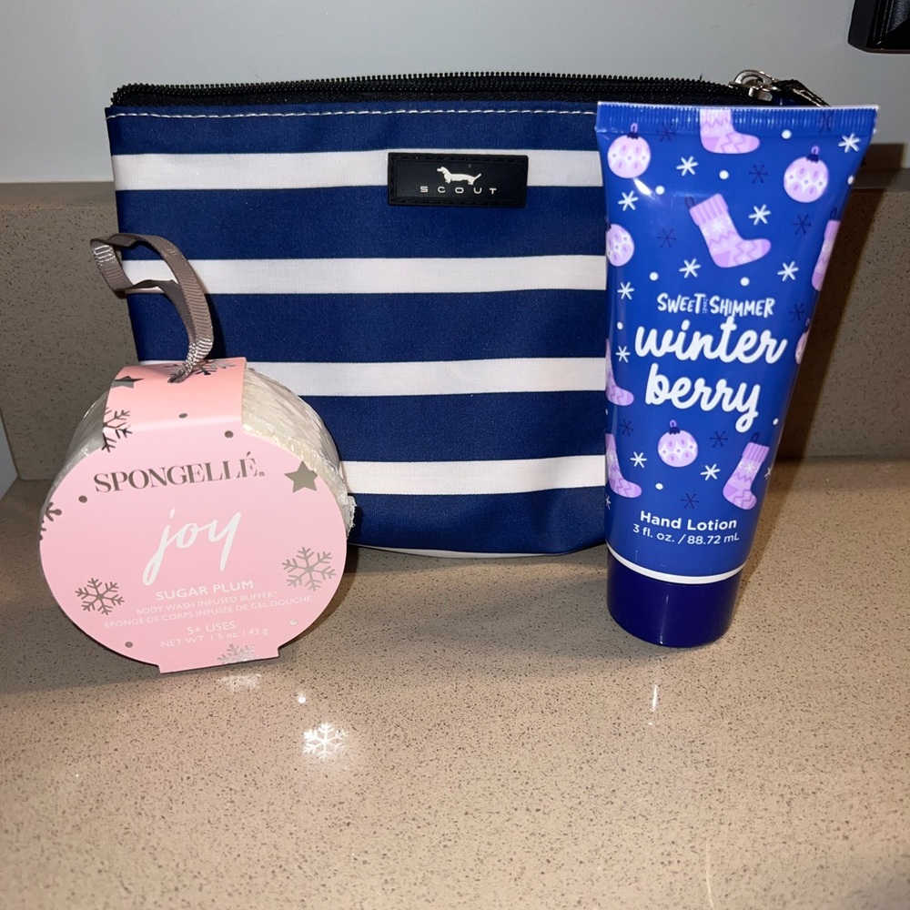 SCOUT BAG WITH BATH SPONGE AND LOTION BRAND NEW NEVER BEEN USED